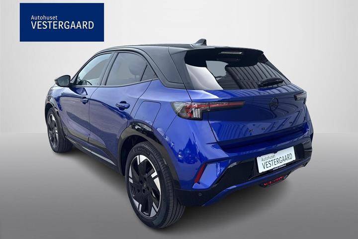 Blå Opel Mokka-e fra 2025