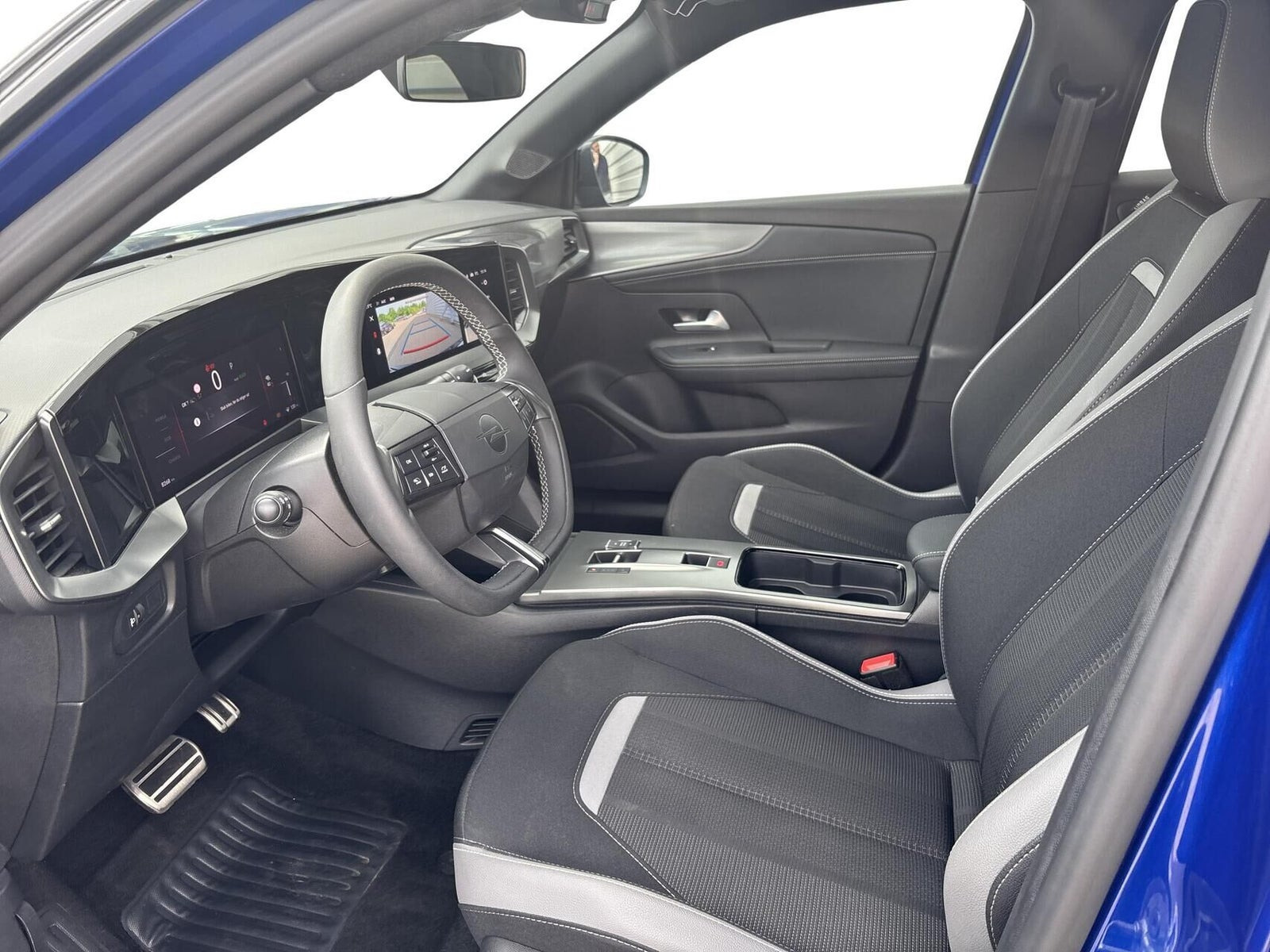 Blå Opel Mokka-e fra 2025