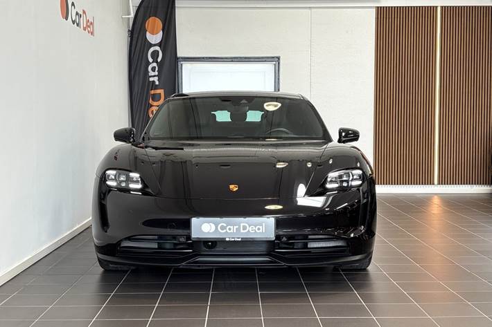 Sort Porsche Taycan fra 2023