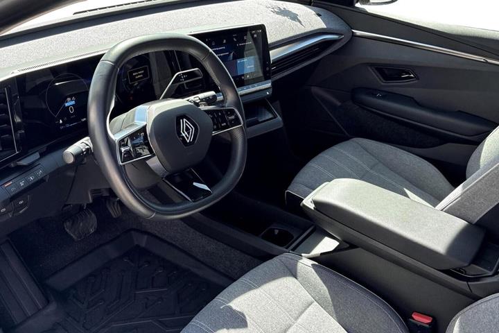 Hvid Renault Megane E-Tech fra 2023