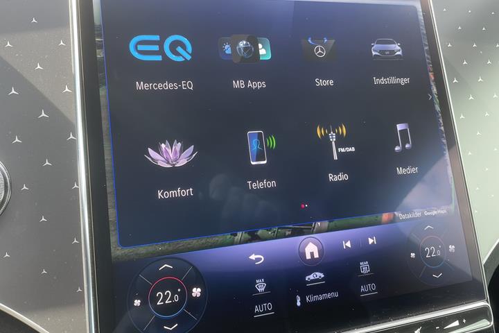 Blå Mercedes EQE 350 fra 2024