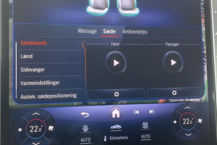 Blå Mercedes EQE 350 fra 2024