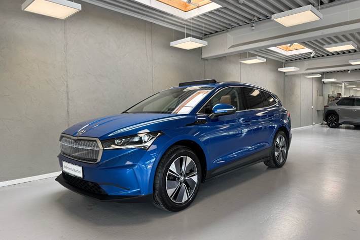 Blå Skoda Enyaq fra 2023