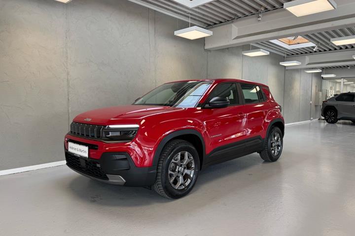 Rød Jeep Avenger fra 2023 set udefra