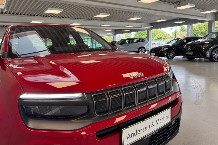 Rød Jeep Avenger fra 2023