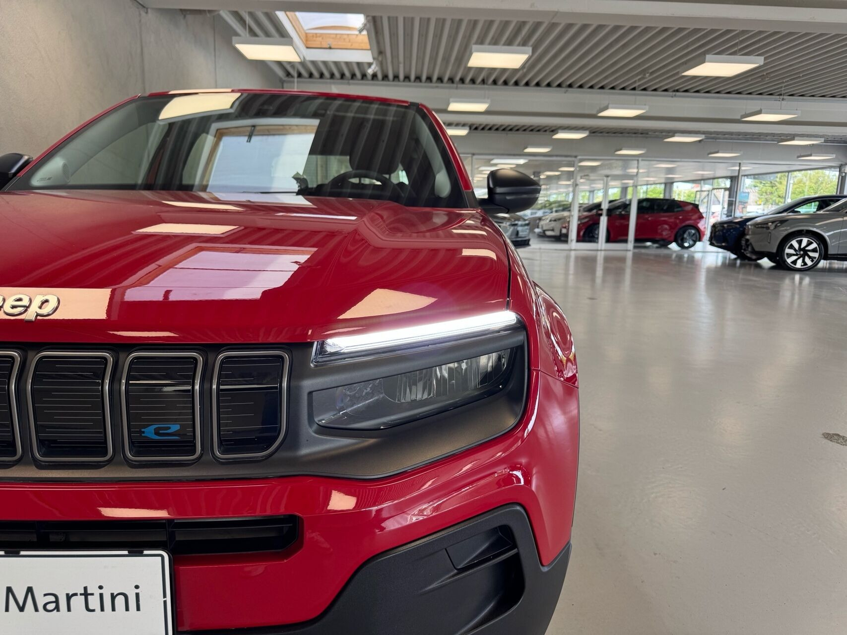 Rød Jeep Avenger fra 2023
