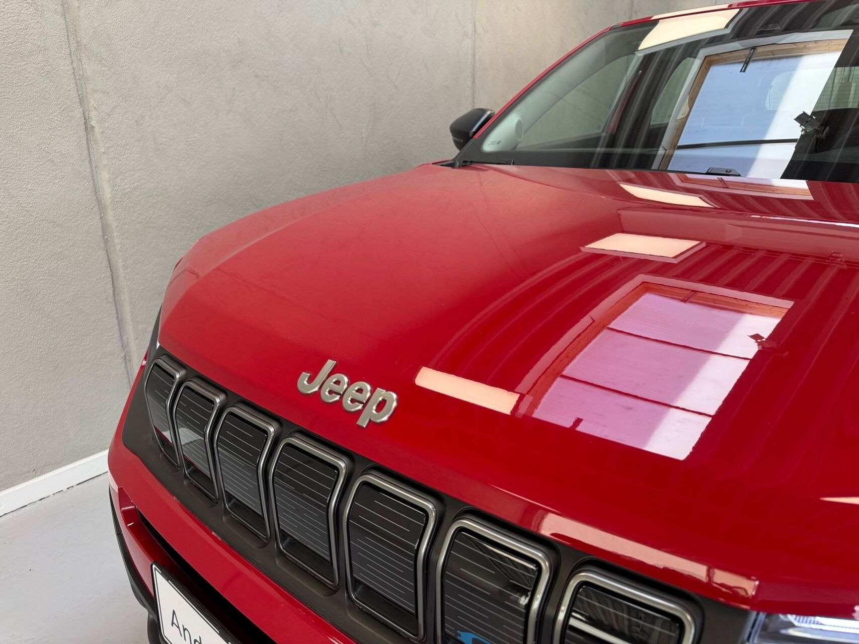 Rød Jeep Avenger fra 2023