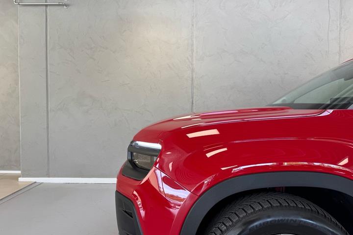 Rød Jeep Avenger fra 2023