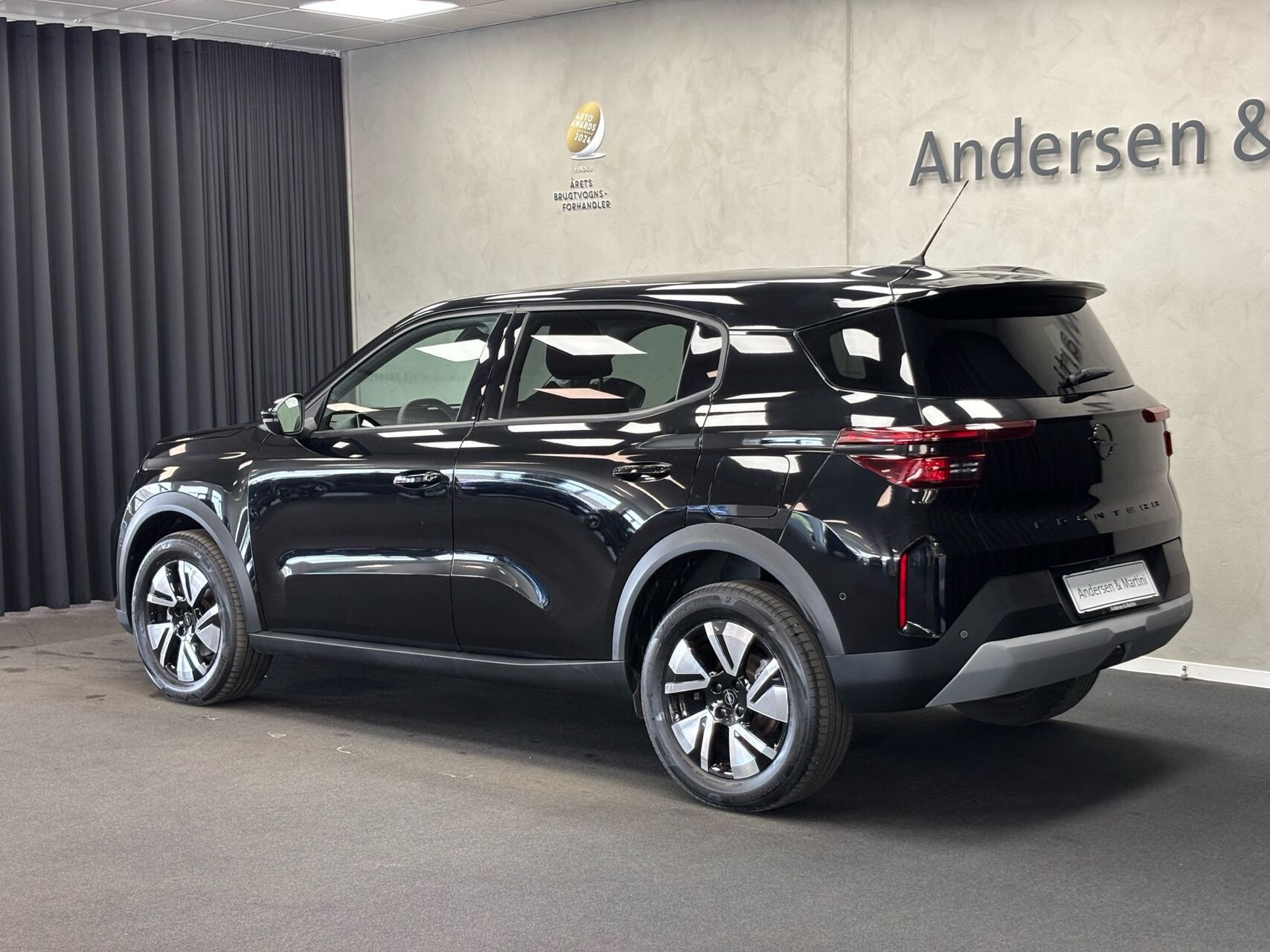 Sort Opel Frontera fra 2025
