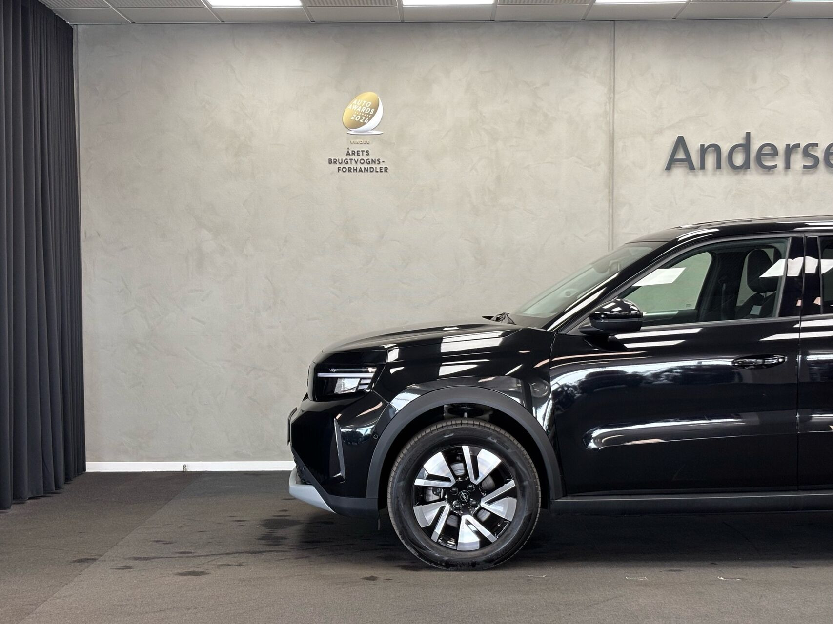 Sort Opel Frontera fra 2025