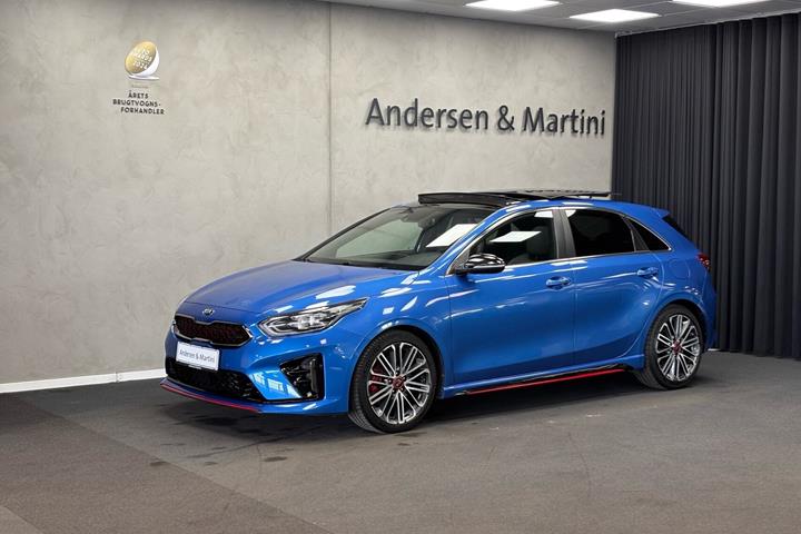 Blå Kia Ceed fra 2020 set udefra