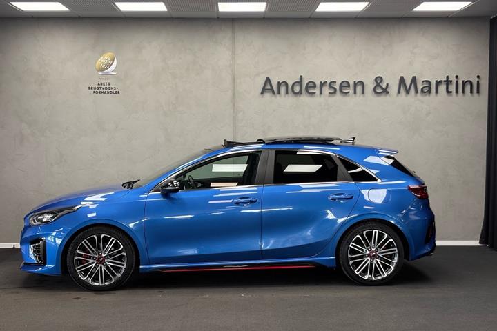 Blå Kia Ceed fra 2020
