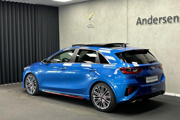 Blå Kia Ceed fra 2020