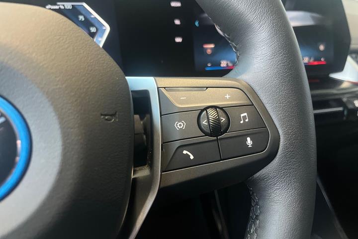 Sort BMW iX1 fra 2025