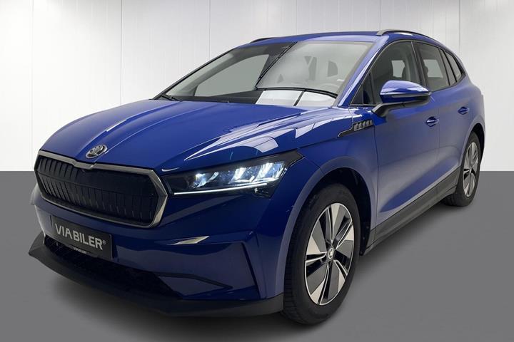 Blå Skoda Enyaq fra 2024 set udefra