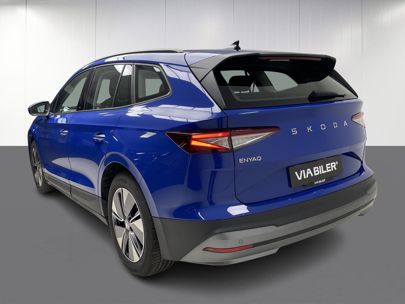 Blå Skoda Enyaq fra 2024