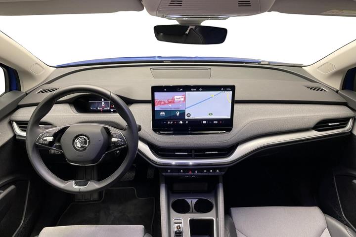 Blå Skoda Enyaq fra 2024 set indefra