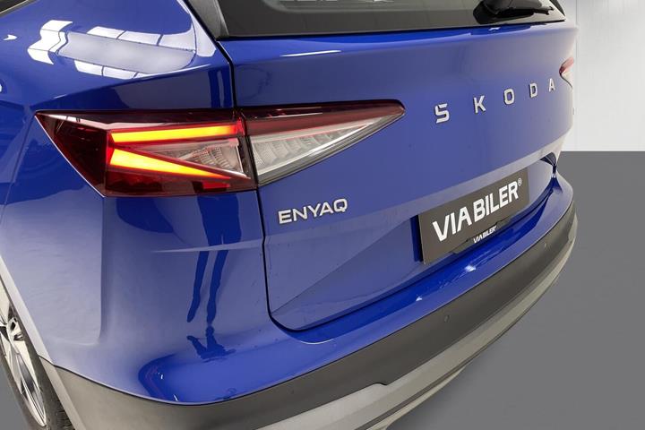 Blå Skoda Enyaq fra 2024