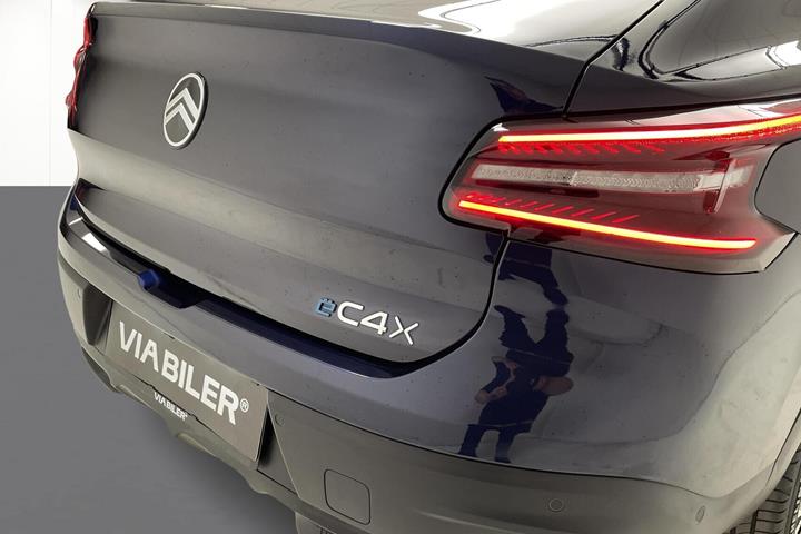 Blå Citroën ë-C4 X fra 2025