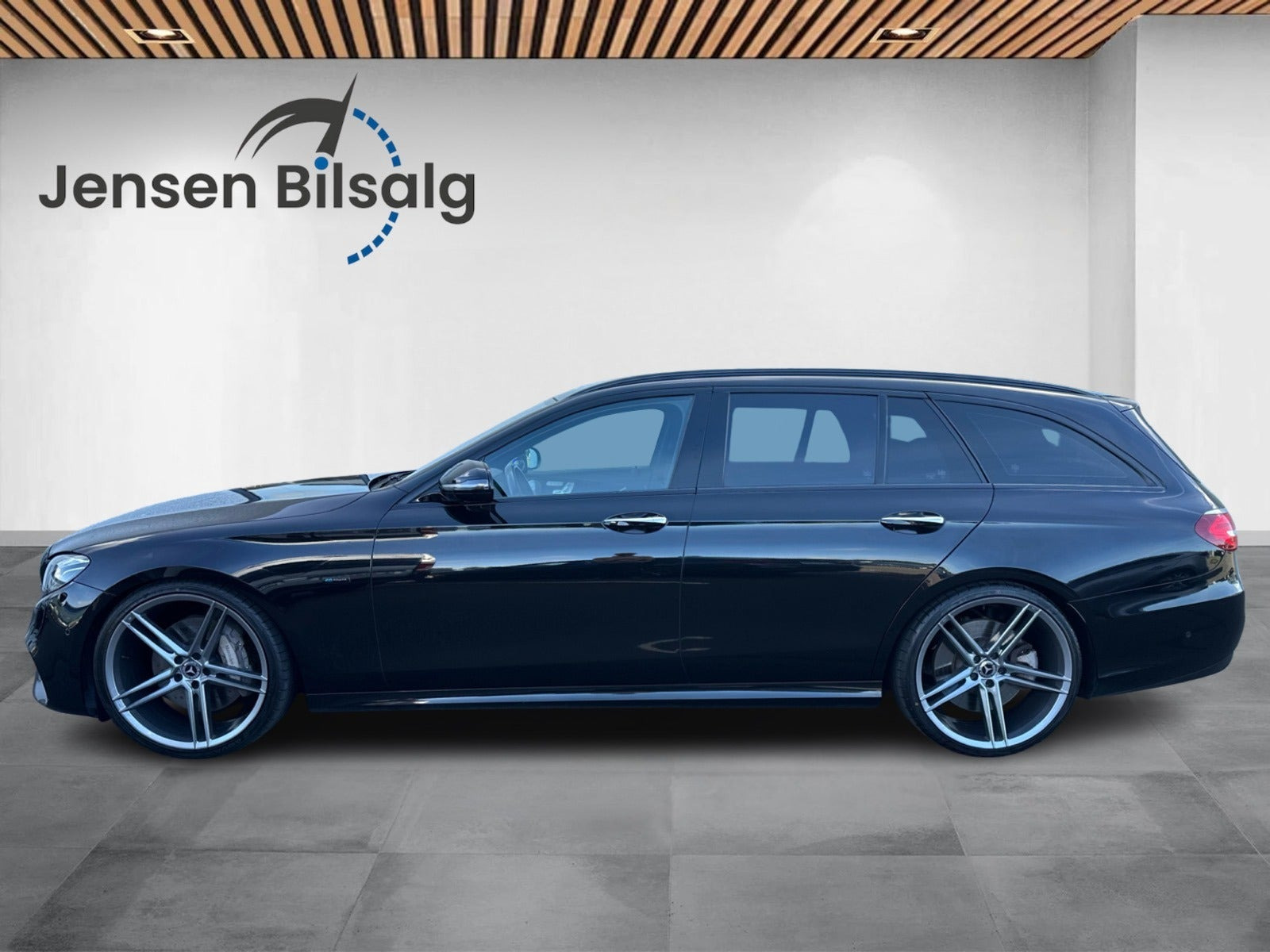 Sort Mercedes E300 de fra 2019