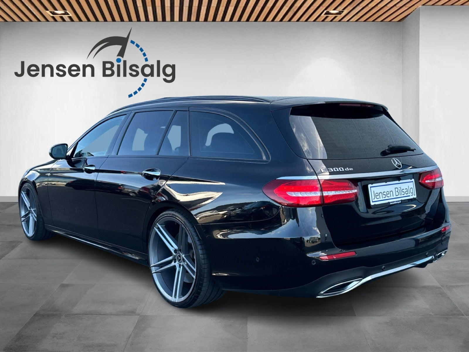 Sort Mercedes E300 de fra 2019