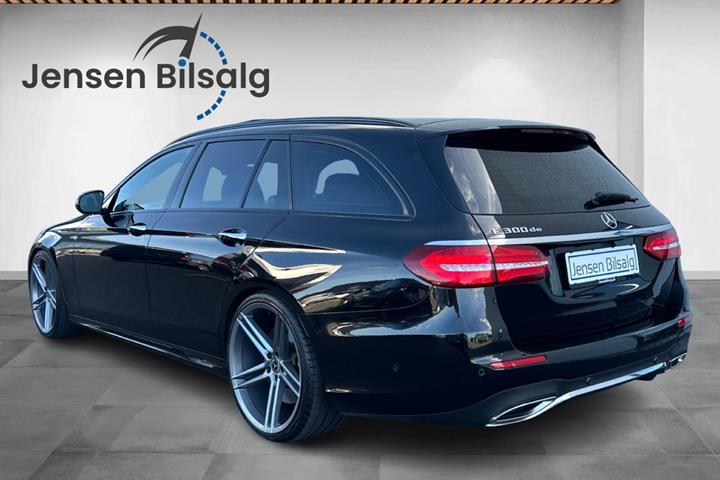 Sort Mercedes E300 de fra 2019