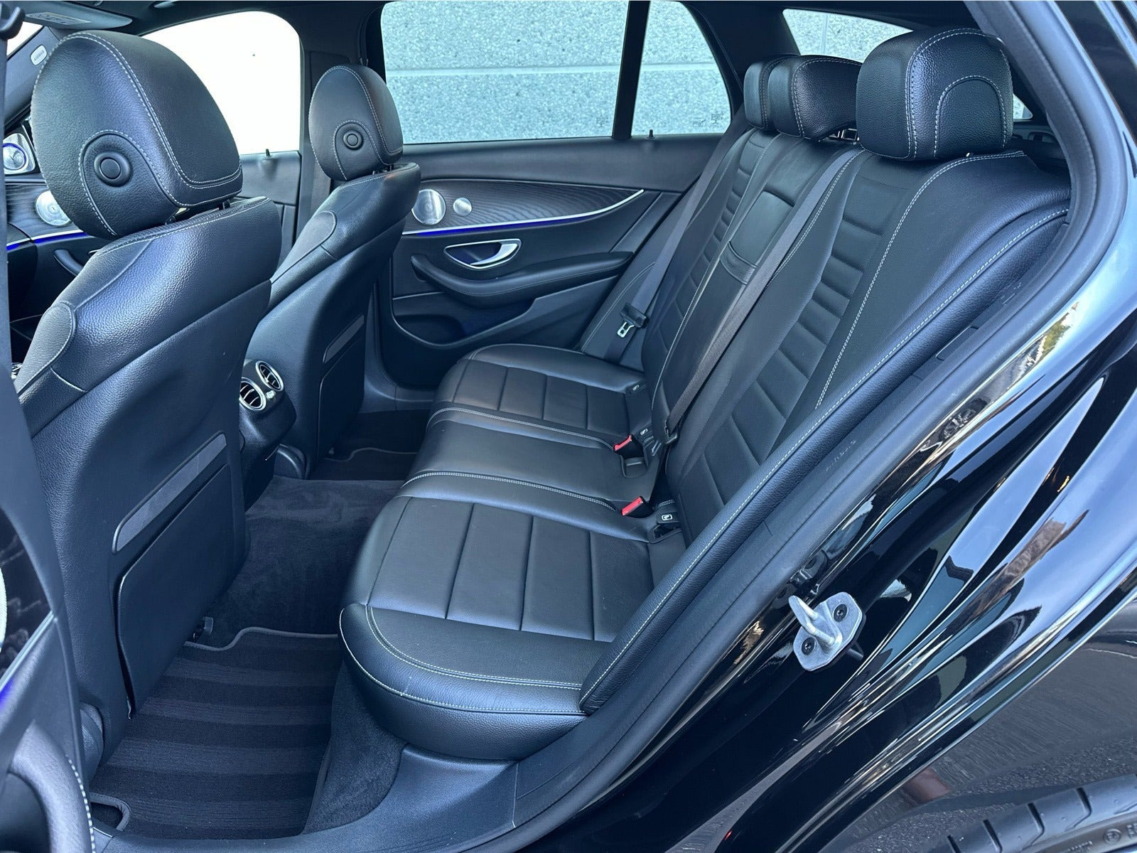 Sort Mercedes E300 de fra 2019