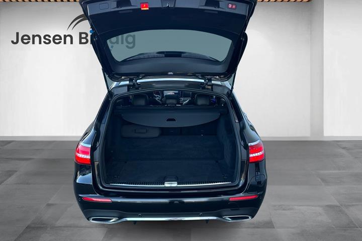 Sort Mercedes E300 de fra 2019