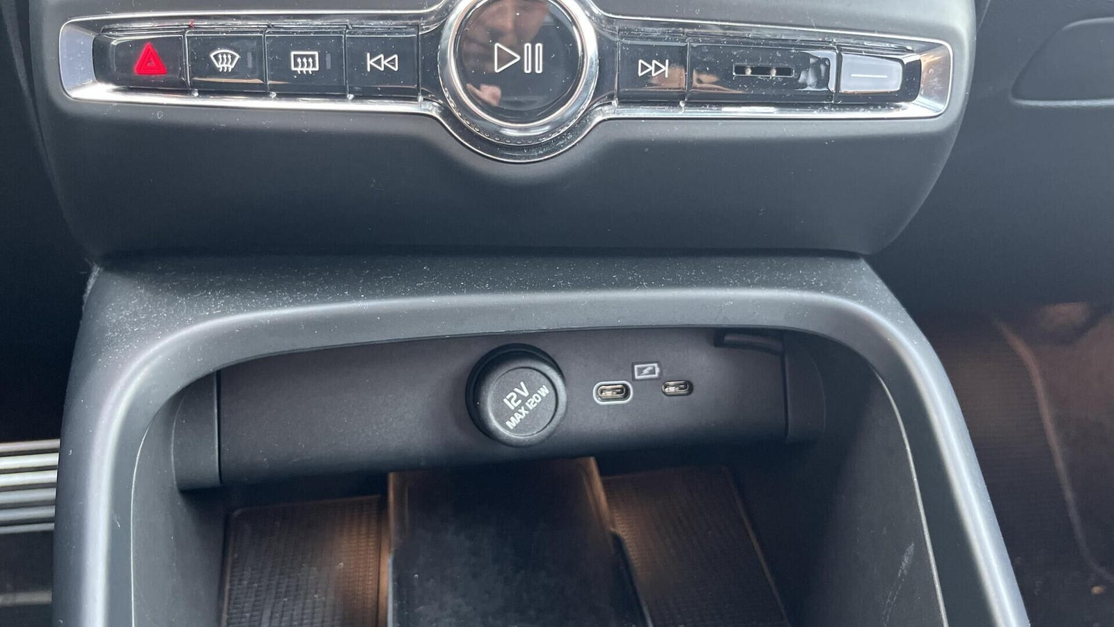 Sort Volvo XC40 fra 2021