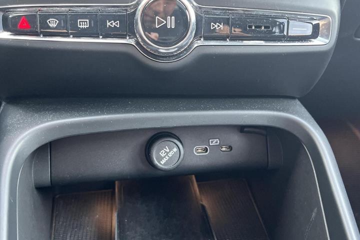 Sort Volvo XC40 fra 2021