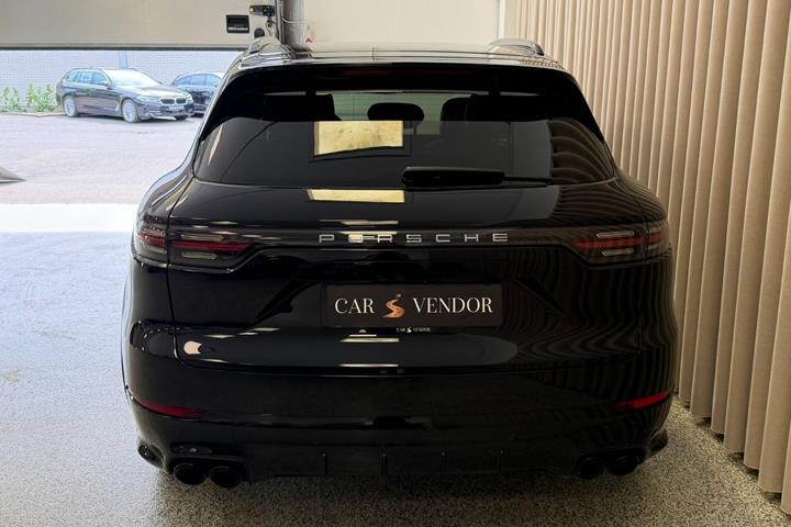 Sort Porsche Cayenne S fra 2019