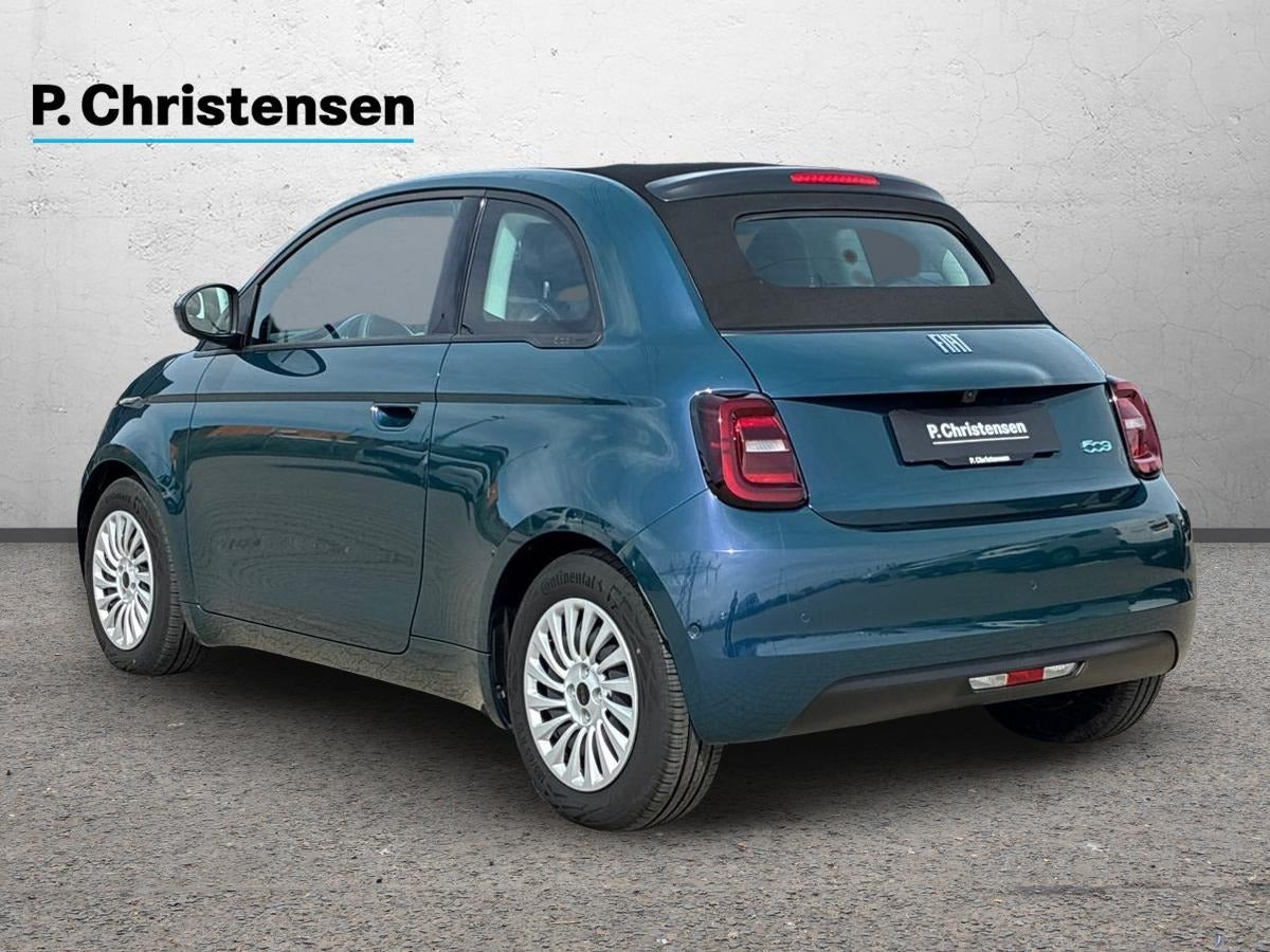 Blå Fiat 500e fra 2023
