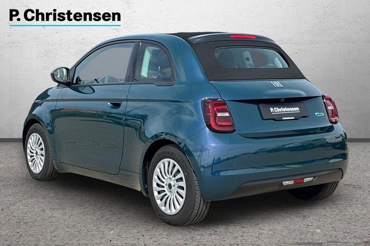 Blå Fiat 500e fra 2023