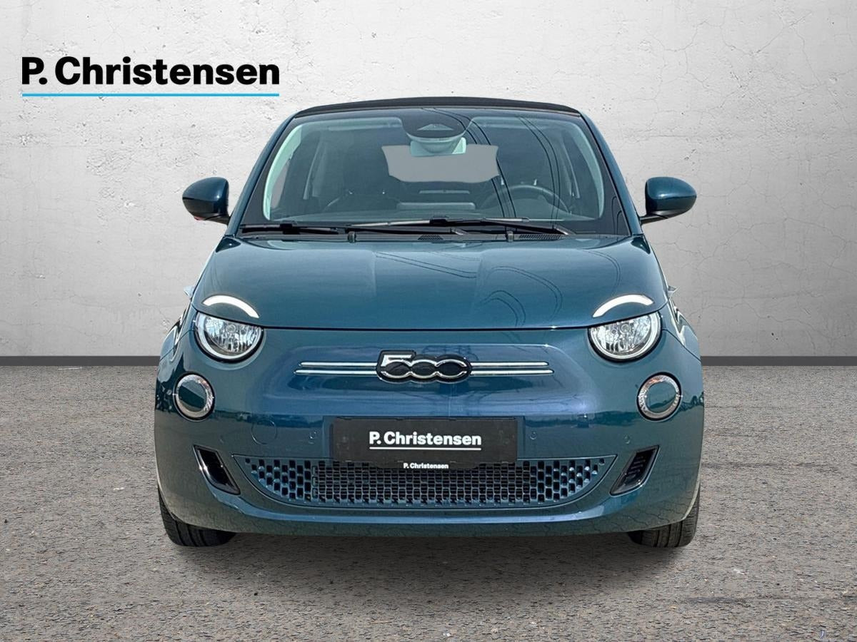 Blå Fiat 500e fra 2023