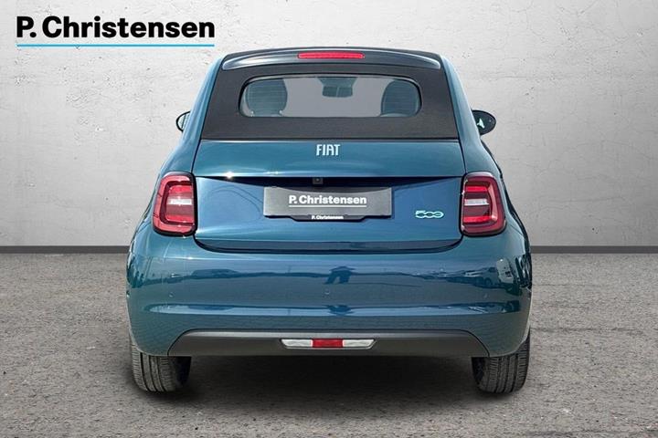 Blå Fiat 500e fra 2023