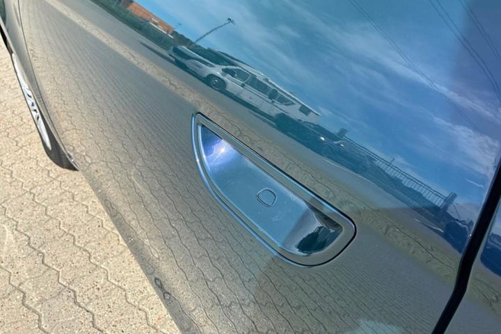 Blå Fiat 500e fra 2023