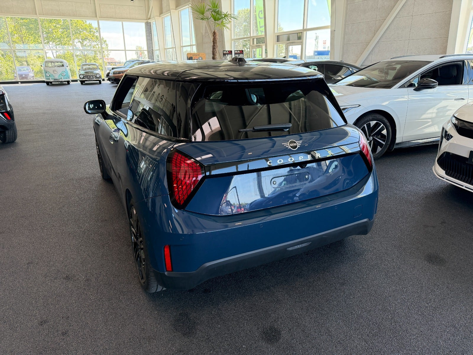 Blå Mini Cooper SE fra 2025