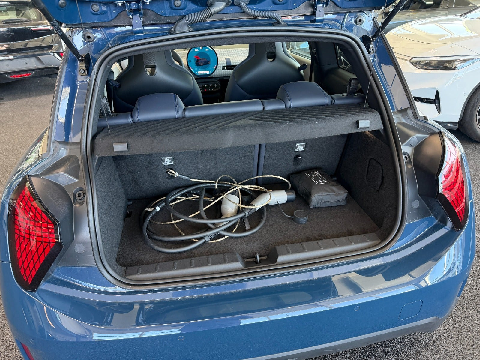 Blå Mini Cooper SE fra 2025