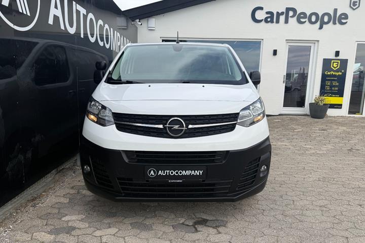 Hvid Opel Vivaro fra 2021