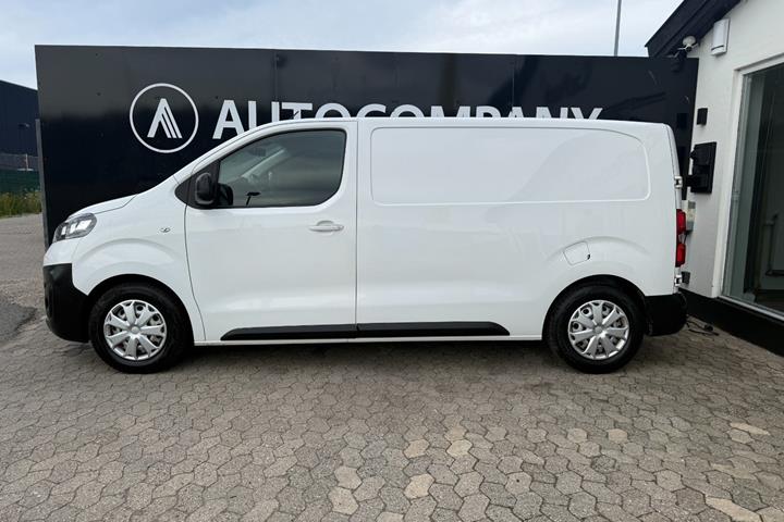 Hvid Opel Vivaro fra 2021