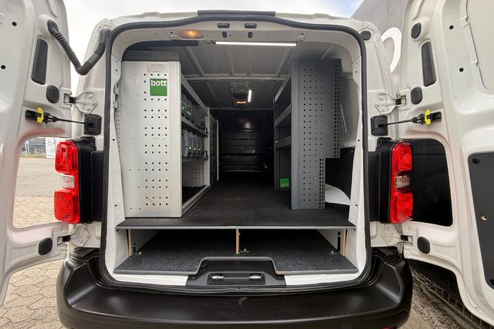 Hvid Opel Vivaro fra 2021