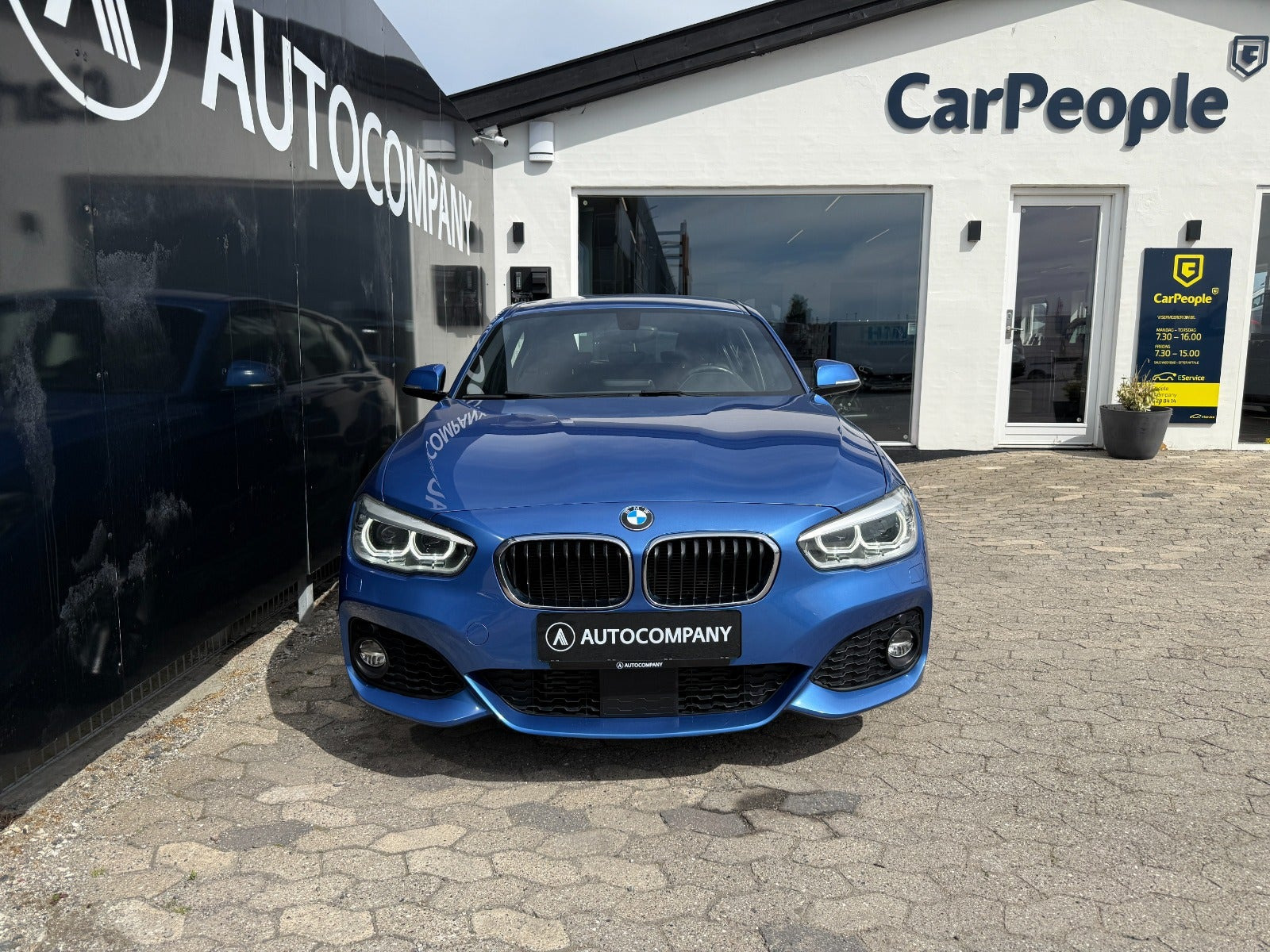 Blå BMW 118i fra 2019