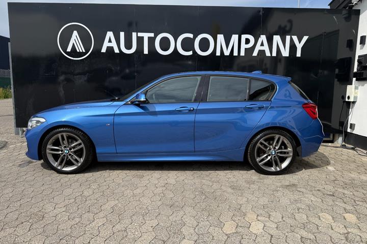 Blå BMW 118i fra 2019