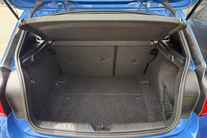 Blå BMW 118i fra 2019