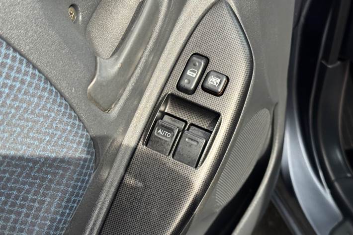 Blå Toyota Yaris fra 2004