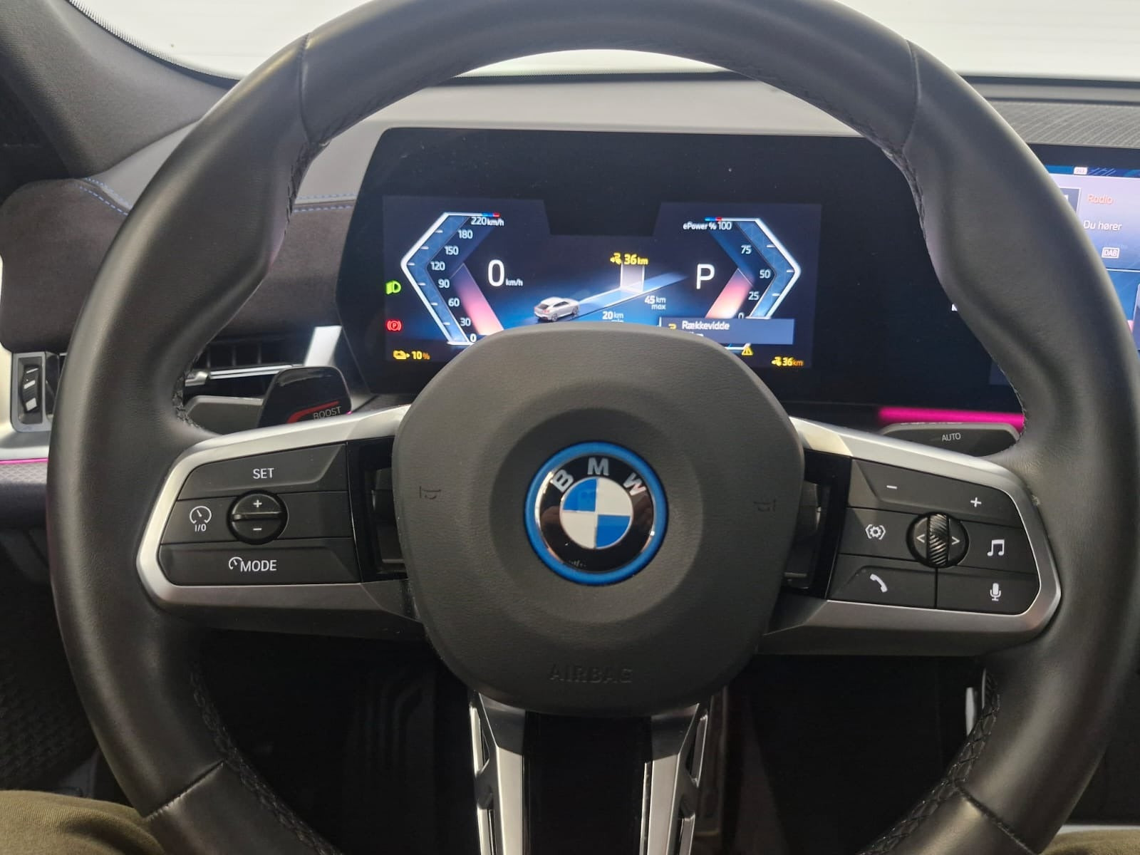 Grå BMW iX2 fra 2025