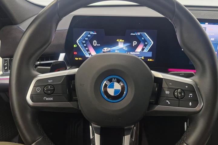 Grå BMW iX2 fra 2025