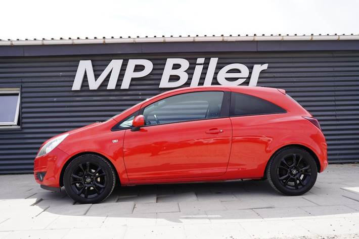 Rød Opel Corsa fra 2010