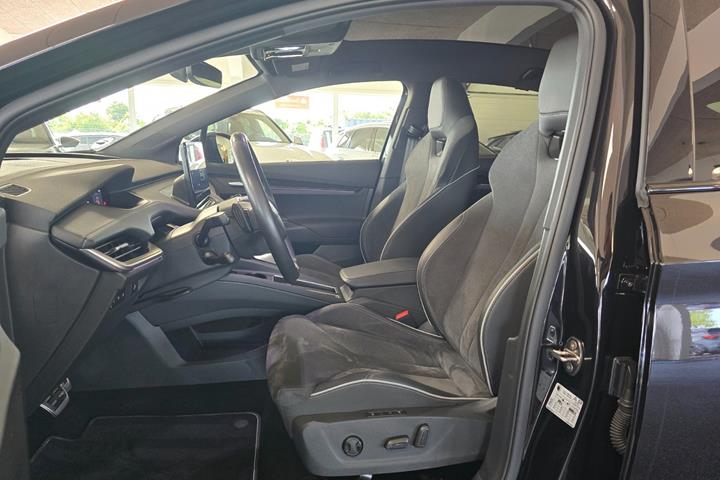 Sort Skoda Enyaq fra 2025