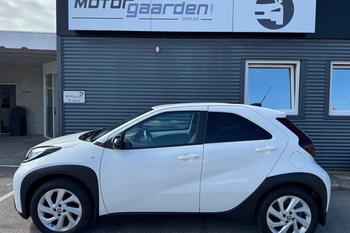 Hvid Toyota Aygo X fra 2024
